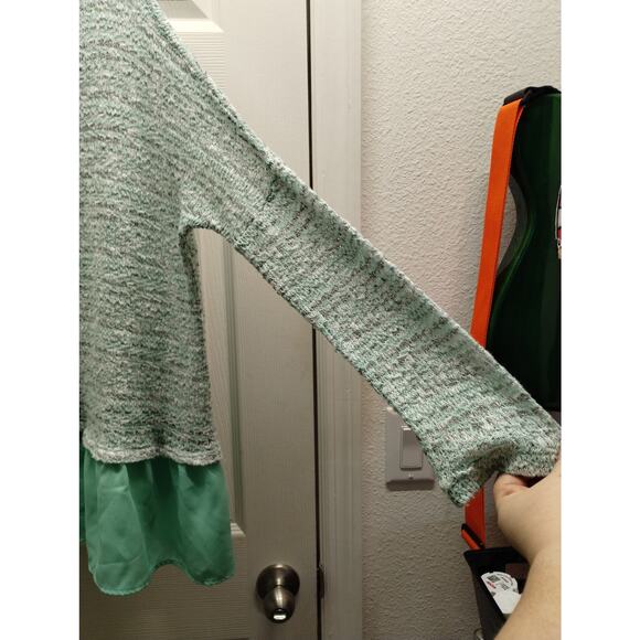Entro Women Size Large Open Knit Mint Green Flounce Hem Oversize Long Sleeve Top - Picture 4 of 6